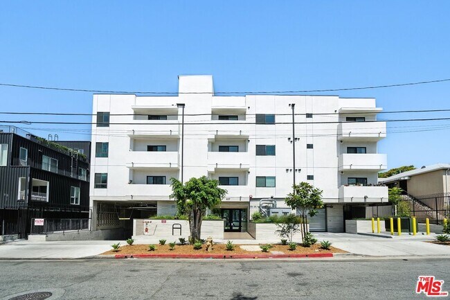 Building Photo - 627 N Dillon St