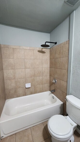 Building Photo - 20 Sussex Dr