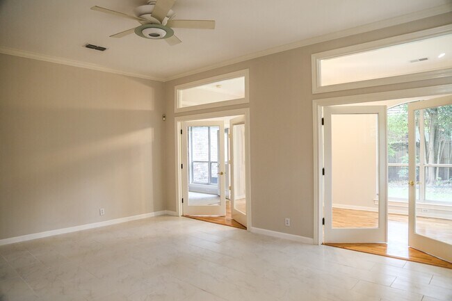 Building Photo - LINCOLN HEIGHTS 3-BEDROOM