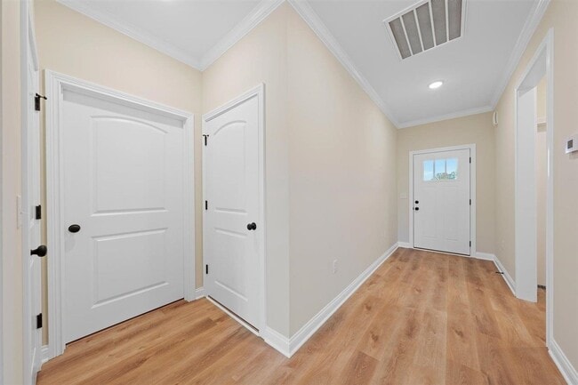 Building Photo - 849 Sheldrake Ln