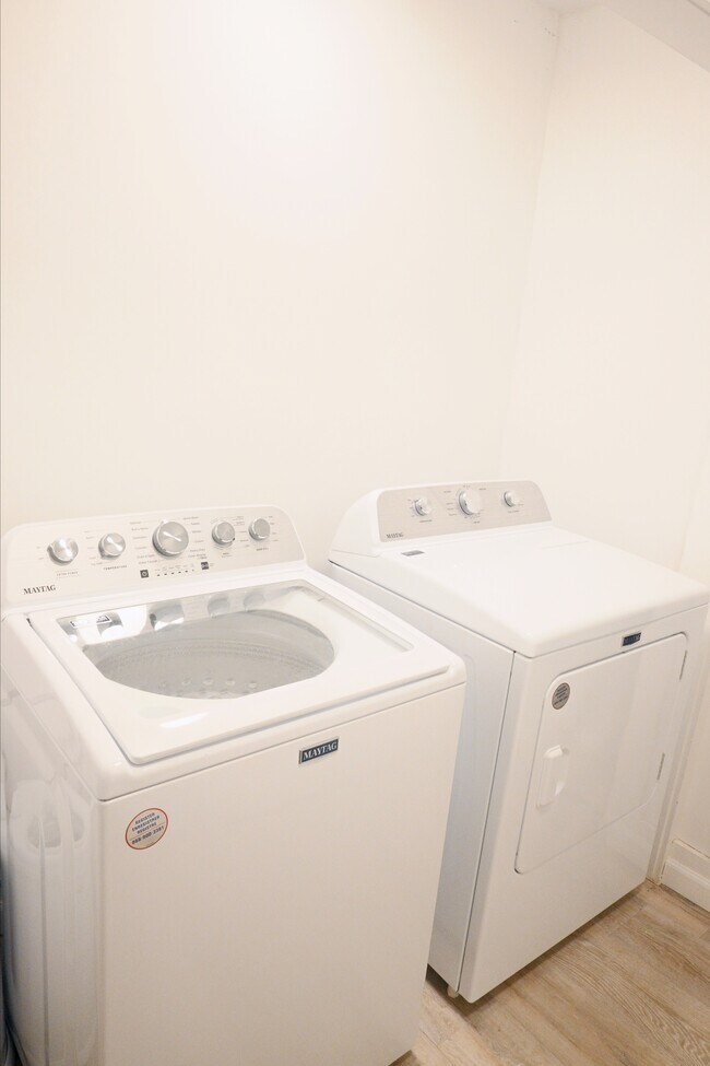 Building Photo - 198 Broad St