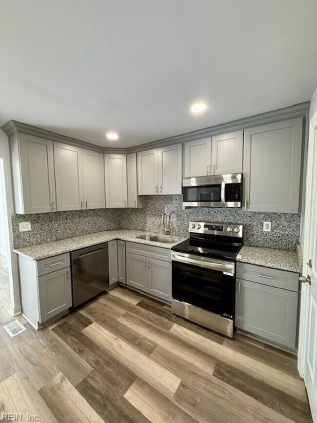 Building Photo - FOR RENT NORFOLK!!