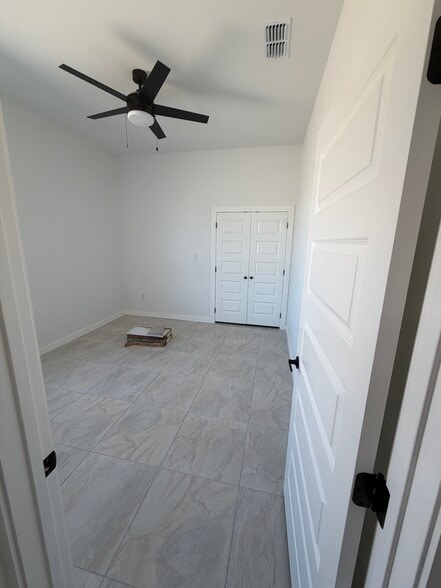 Building Photo - 4410 Escondido Ln S