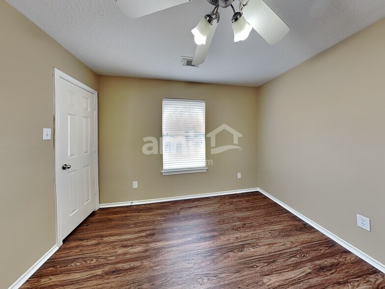 Building Photo - 26881 Armor Oaks Dr