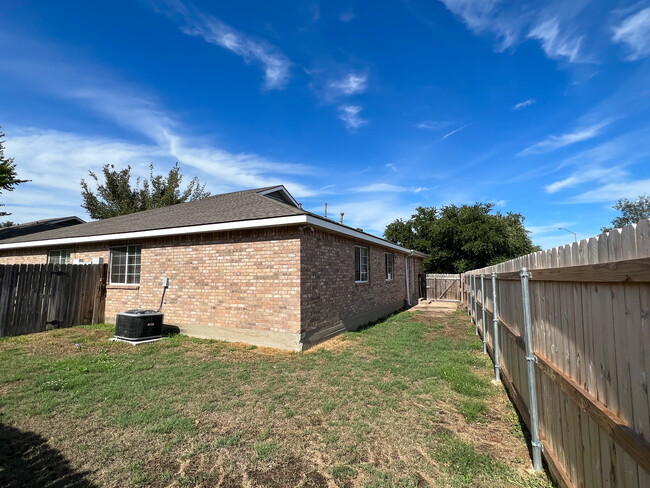 Building Photo - 2410 Brittain Ct