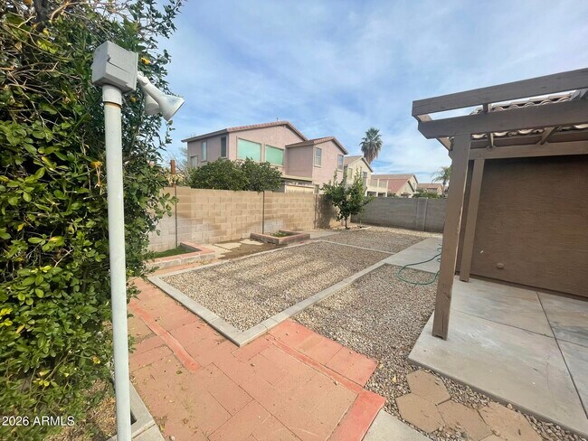 Building Photo - 2090 W Gold Dust Ave