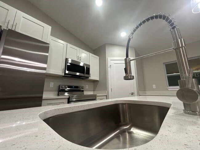 Building Photo - 1884 W Quaker Ln