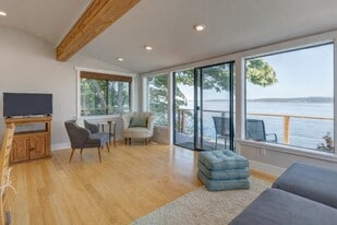 Building Photo - 8232 SW Hawthorne Ln
