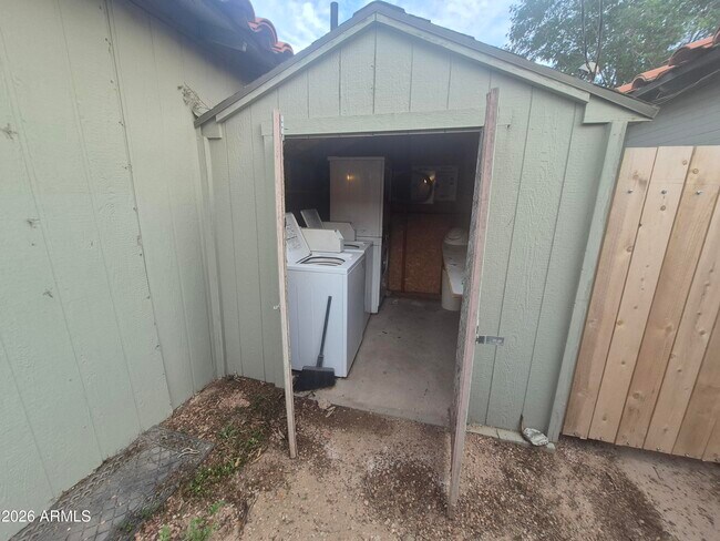 Building Photo - 602 E San Juan Ave