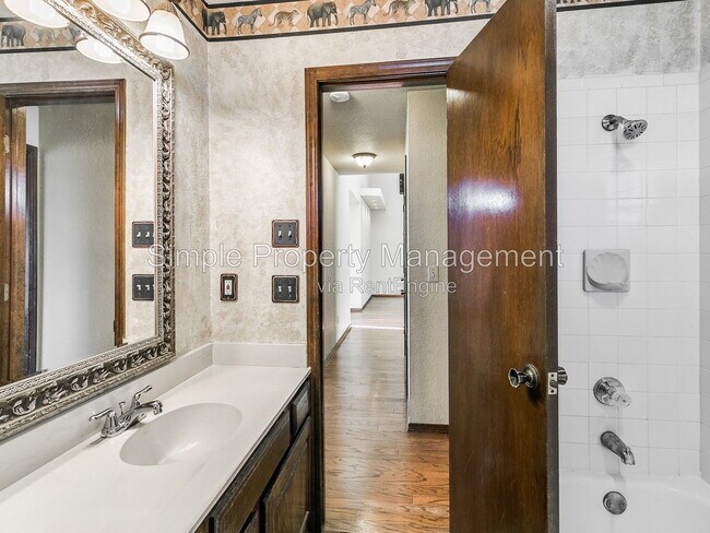 Building Photo - 3837 Sunward Cir