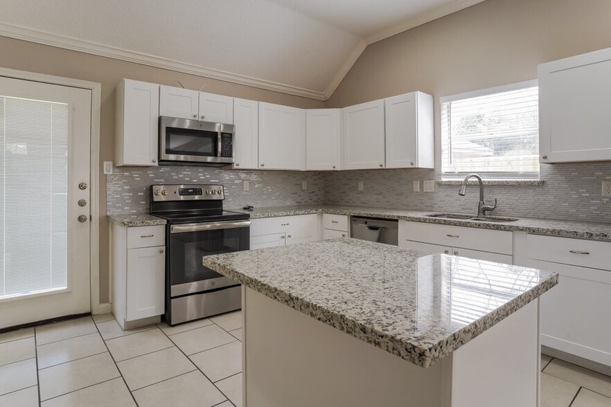 Building Photo - 5218 Prairie Creek Dr