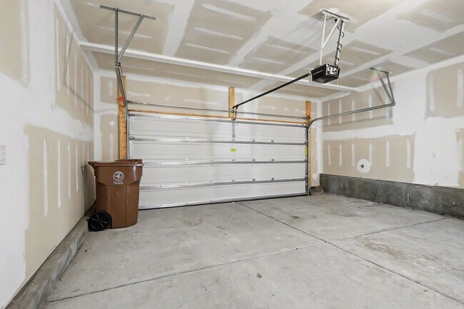 Building Photo - Beautiful 4-Bedroom End-Unit Townhome in West Cary | Open Floor Plan | Prime Location