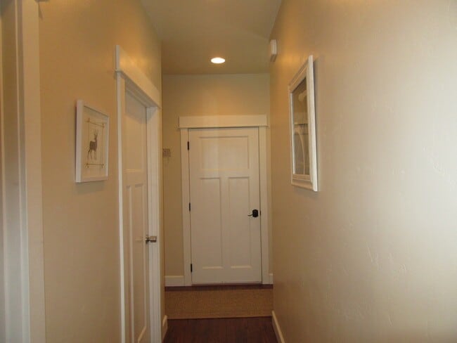 Building Photo - 2 Bed 2 Bath Great Northern Condo