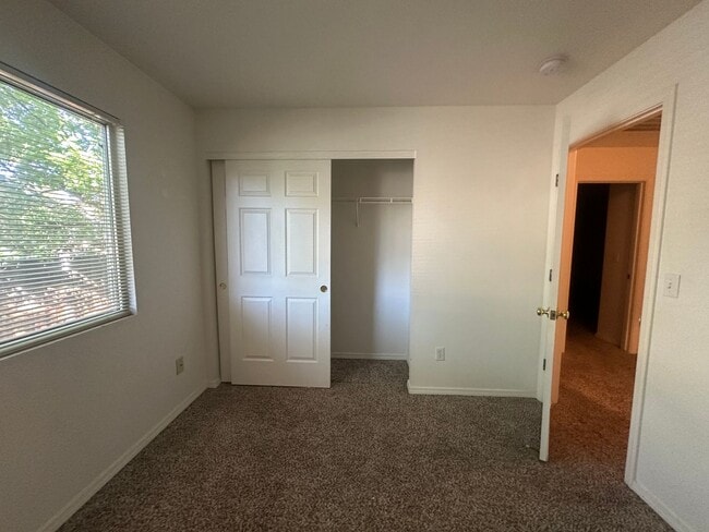 Building Photo - Adorable single story, 3 bedroom, 2 bath h...