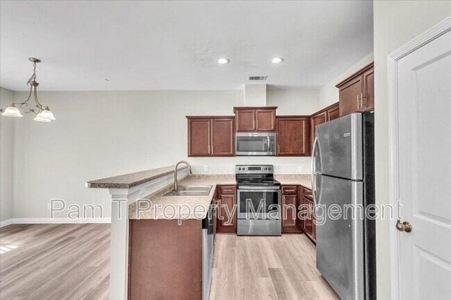 Building Photo - 213 Cromer St