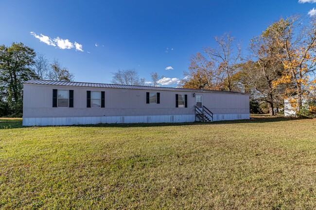 Building Photo - WELCOME HOME! 3 Bedroom, 2 Bathroom Mobile...