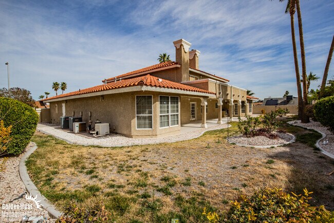 Building Photo - Stunning & Spacious 4Bdm 3.5Ba Home Located in the Heart of Las Vegas.