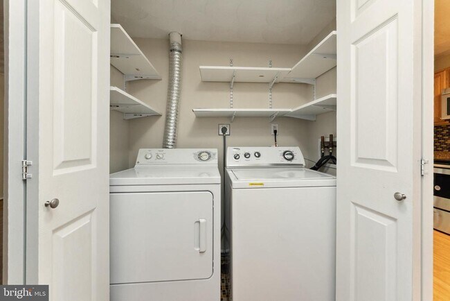 Building Photo - 10657 Spring Oak Ct