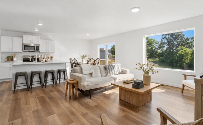 Building Photo - Beautiful 5 bedroom home - Nixa MO