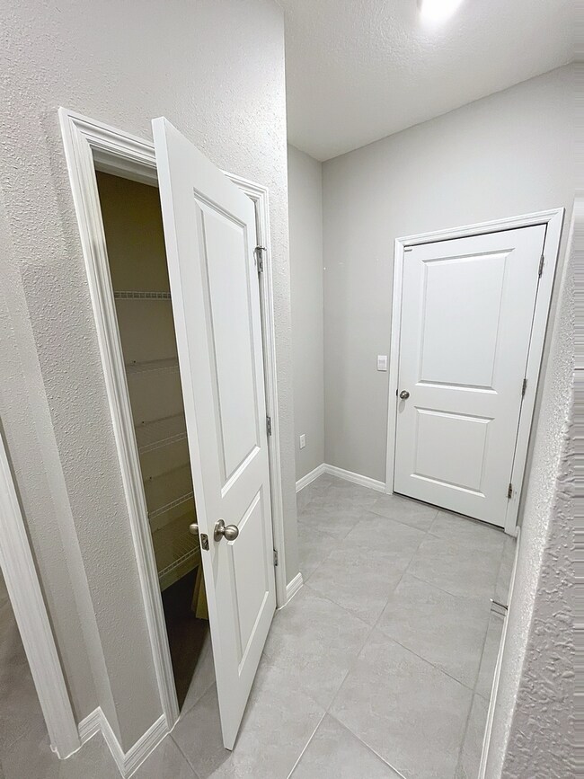 Building Photo - 13014 Willow Grove Dr
