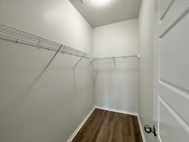 Building Photo - Modern one-story, 4 bedroom rental!