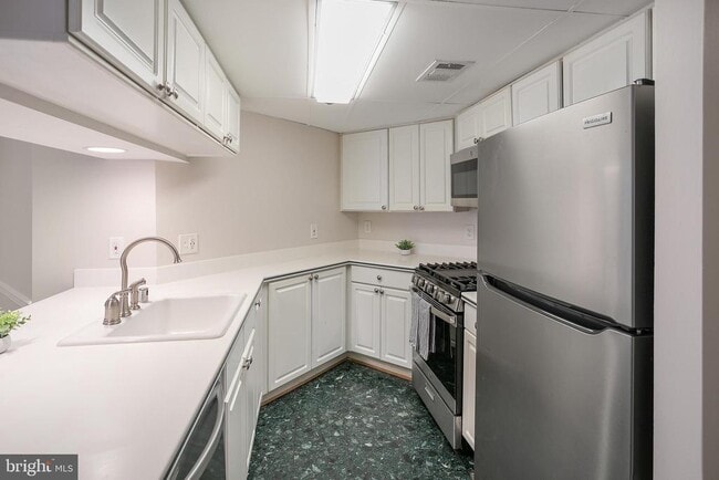Primary Photo - 1276 N Wayne St
