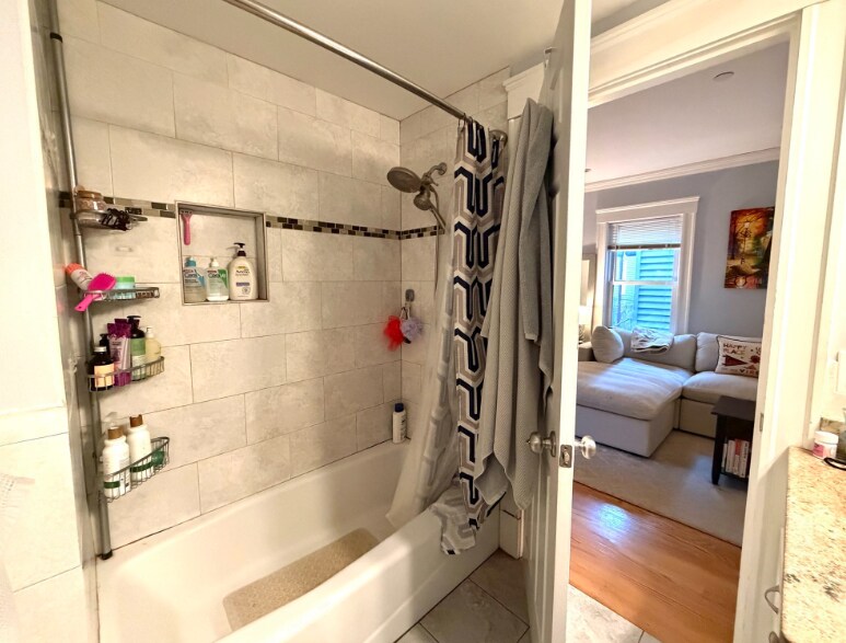 Building Photo - 133 Erie St