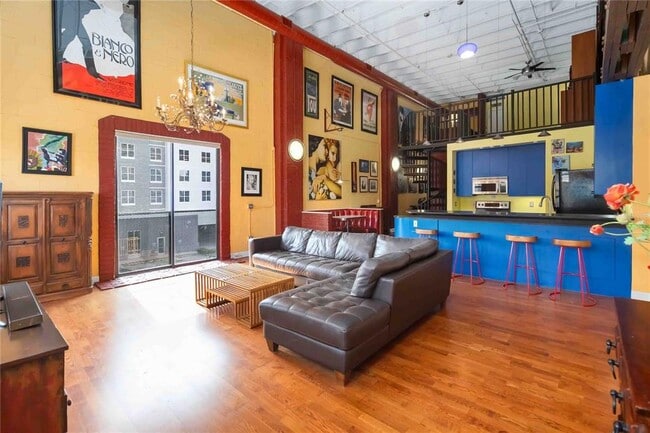 Building Photo - 62 W Colonial Dr