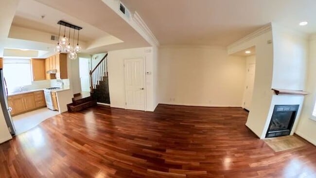 Building Photo - Beautiful 3 Story Townhouse with Roof Deck and Parking in Culver City!