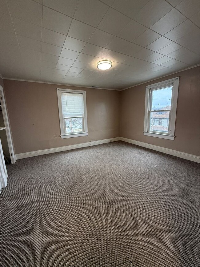 Building Photo - 914 Lawrence St