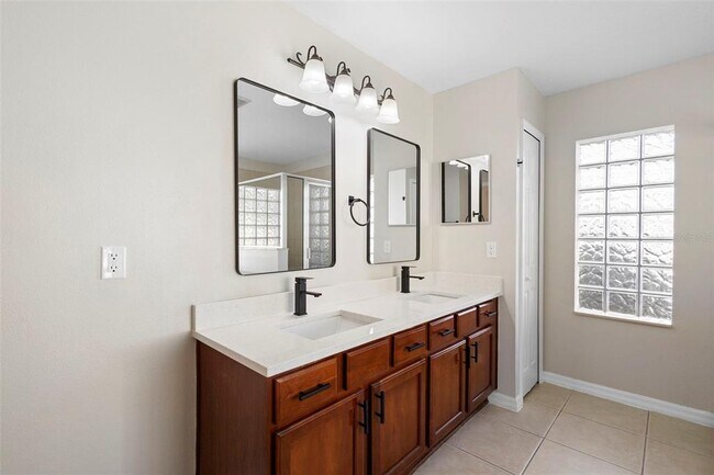 Building Photo - 1227 Tivoli Dr