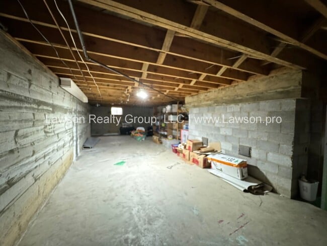 Building Photo - Spacious South Roanoke Home with Lawn Care Included