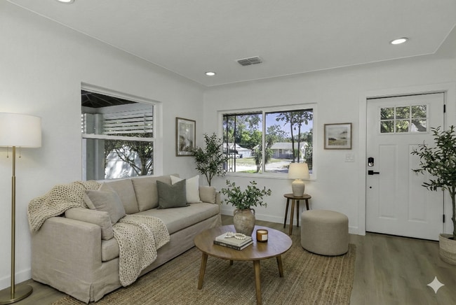 Building Photo - 2710 Boca Ciega Dr N