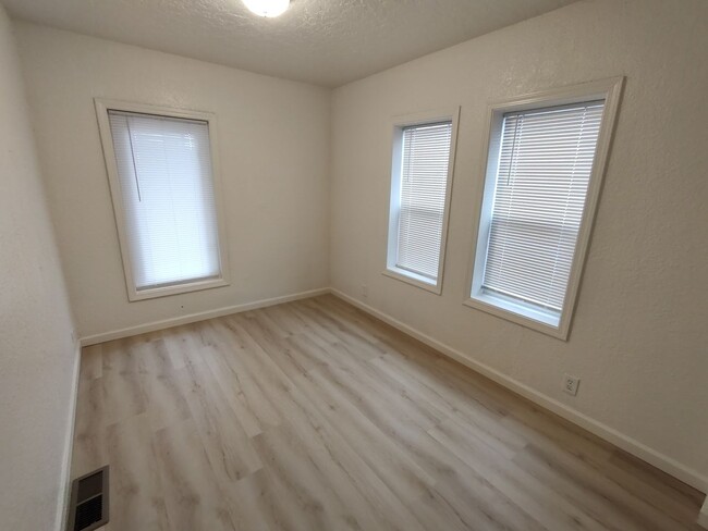 Building Photo - Newly Remodeled 2 Bedroom 1 Bath House