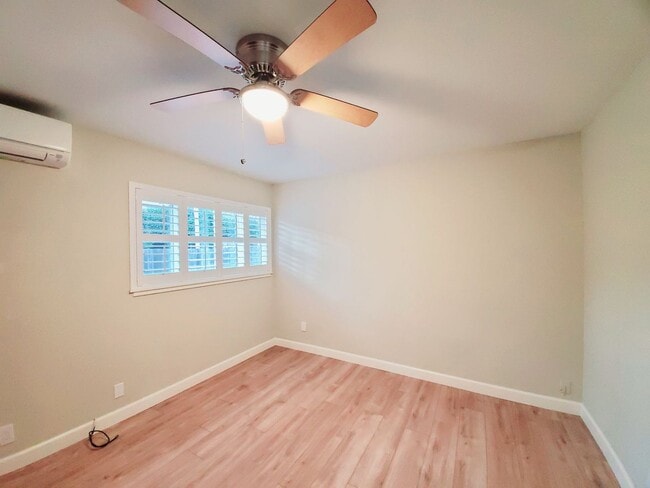 Building Photo - 2 bedroom home with garage, solar power, A...