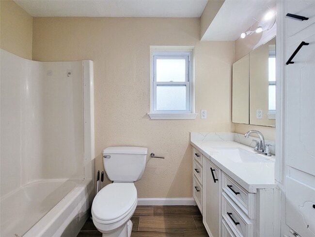 Building Photo - 12611 Dermott Dr