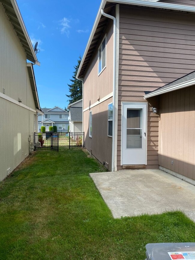 Building Photo - Special:2 weeks free! Remodeled 3bd, 2.5ba...