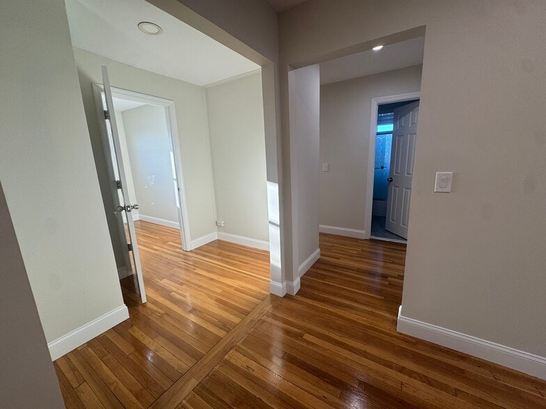 Building Photo - 646 Fairview Ave