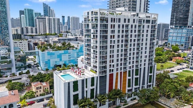 Building Photo - 601 NE 27th St