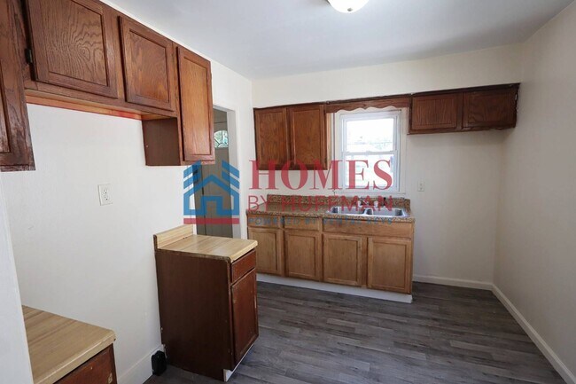Building Photo - 1413 E Illinois St