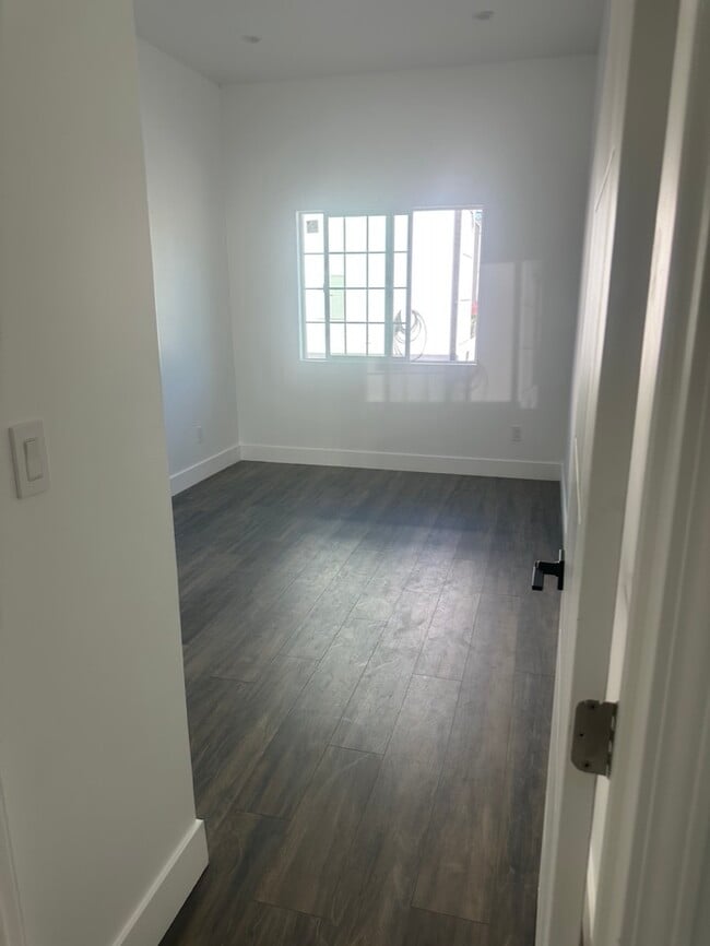 Building Photo - 10859 Nettleton St