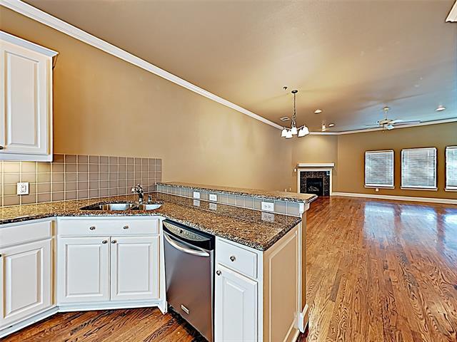 Building Photo - 2821 Parmer Ave
