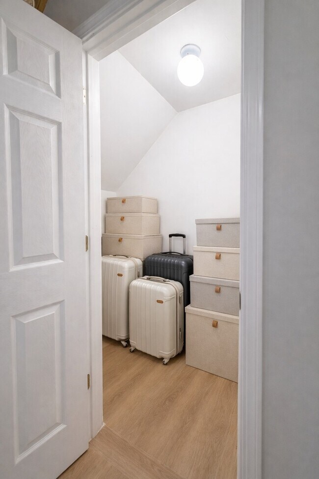 Building Photo - 1351 W Altgeld St