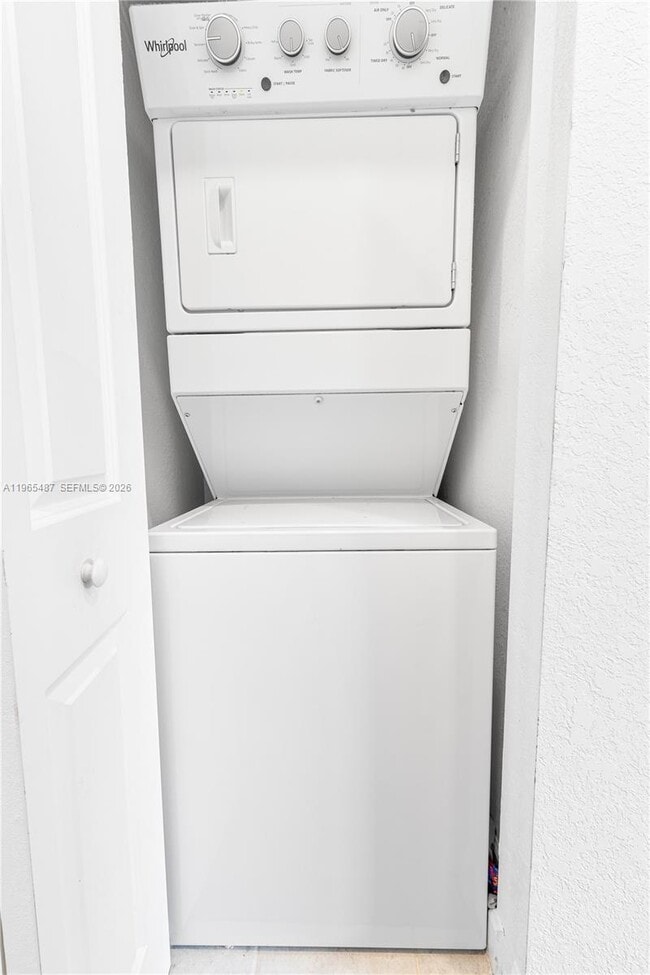 Building Photo - 817 NE 211th St