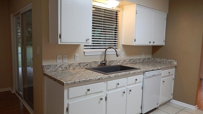 Building Photo - 4321 Snoopy Ln