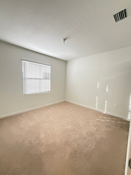 Building Photo - 1466 NE 3rd Ave