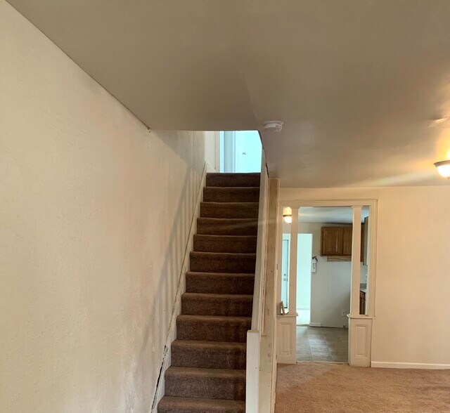 Building Photo - 118 E 21st St