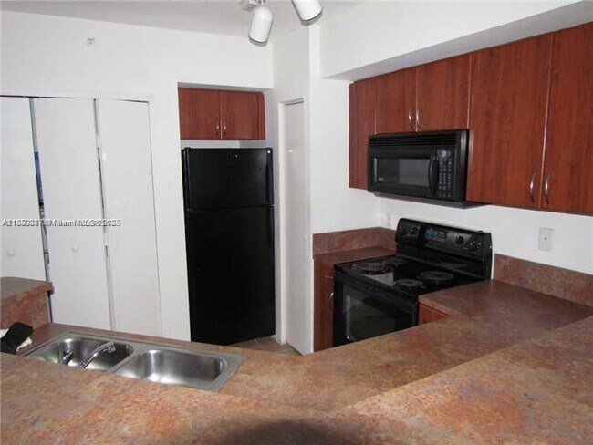 Building Photo - 9201 Collins Ave