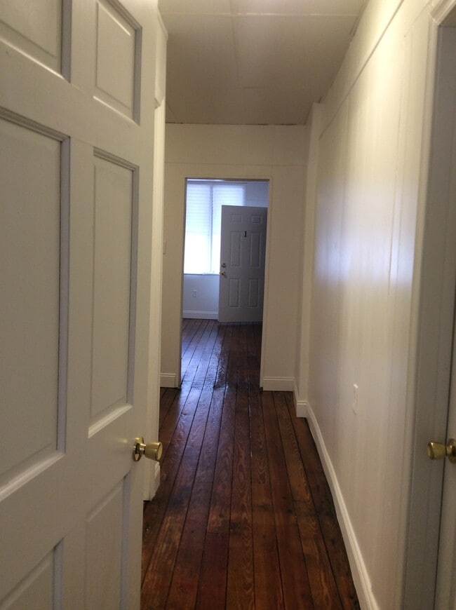 Building Photo - First Floor 1 Bedroom in East End of York City