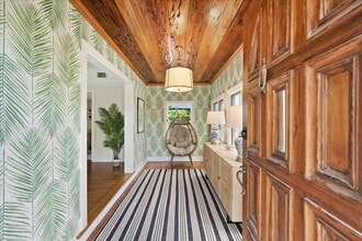 Building Photo - 221 Greymon Dr